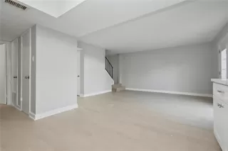 Photo #6: 92613340 Listing