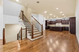 Photo #5: 92772402 Listing 