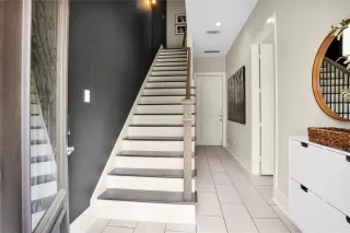 Photo #4: 93024219 Listing 