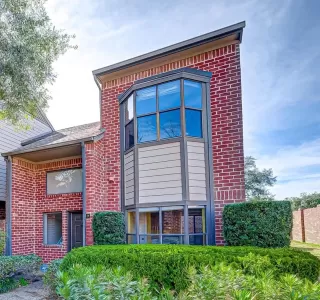 Photo #1: 93580087 Listing