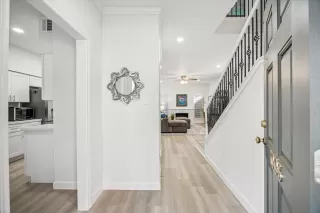 Photo #3: 94608988 Listing