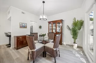 Photo #5: 94608988 Listing