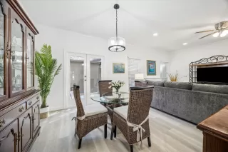 Photo #6: 94608988 Listing