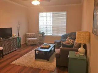 Photo #6: 95399496 Listing