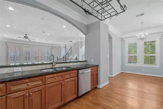 Photo #5: 96428332 Listing