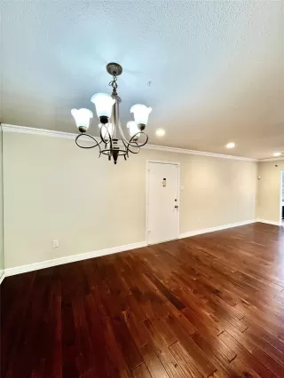 Photo #5: 96677920 Listing