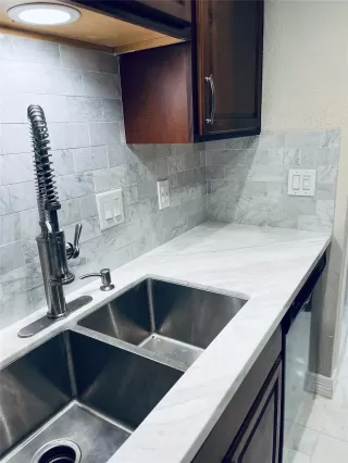 Photo #6: 96677920 Listing