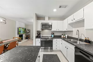 Photo #5: 97451794 Listing