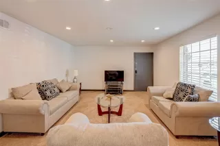 Photo #4: 9752476 Listing