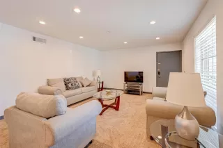 Photo #5: 9752476 Listing