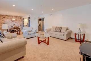 Photo #6: 9752476 Listing