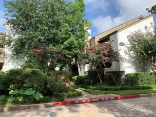 Photo #4: 97605346 Listing