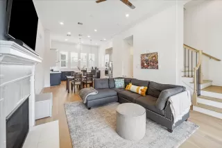 Photo #3: 98360195 Listing 